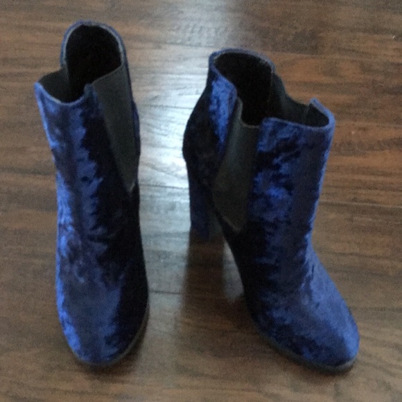 Urban Outfitters Velvet Boots - Picture 2 of 3